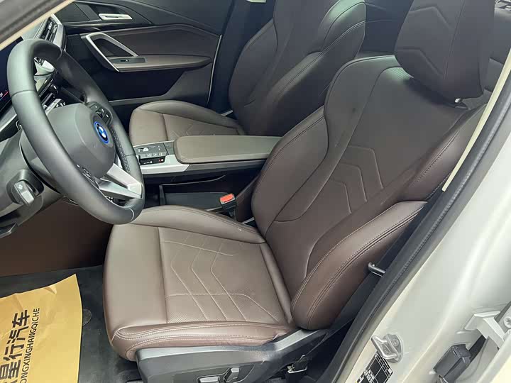 Фото 8 - BMW iX1