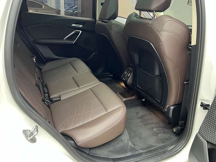 Фото 9 - BMW iX1