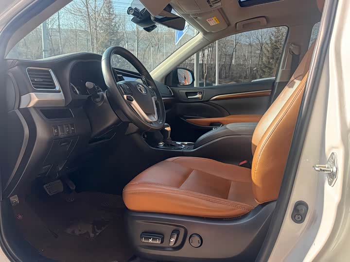 Фото 9 - Toyota Highlander