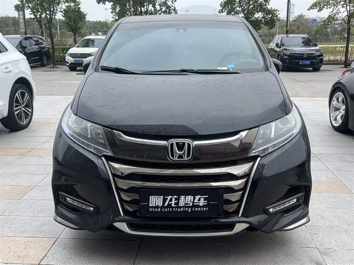 Фото 2 - Honda Odyssey
