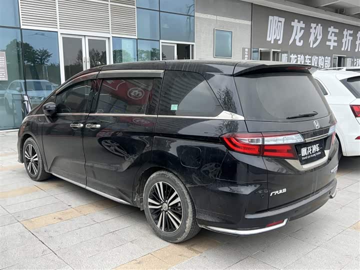 Фото 8 - Honda Odyssey