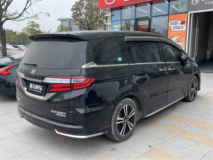 Фото 9 - Honda Odyssey