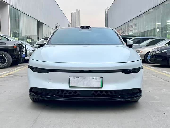 Фото 2 - Zeekr 007