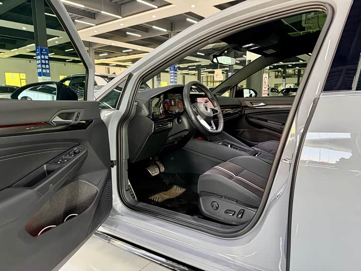 Фото 4 - Volkswagen Golf