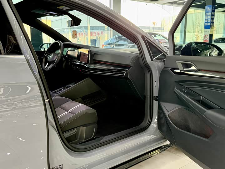 Фото 8 - Volkswagen Golf