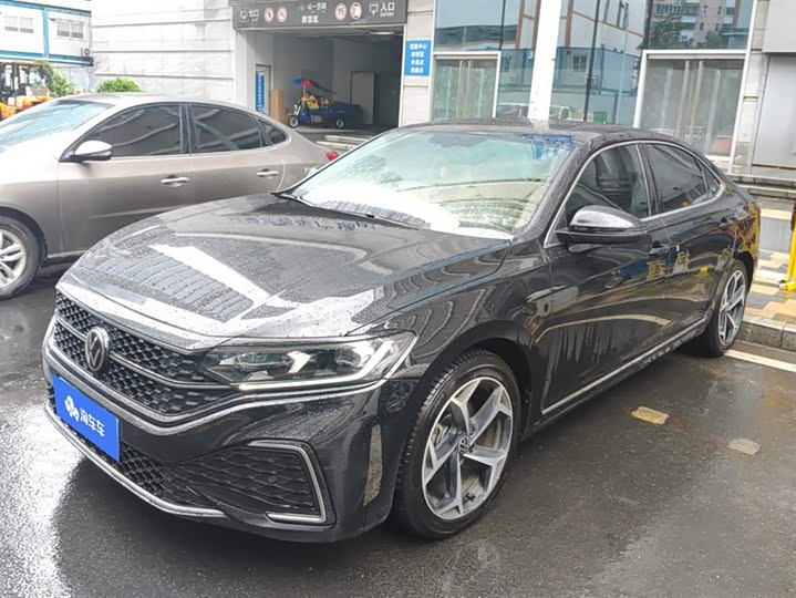 Фото 1 - Volkswagen Passat