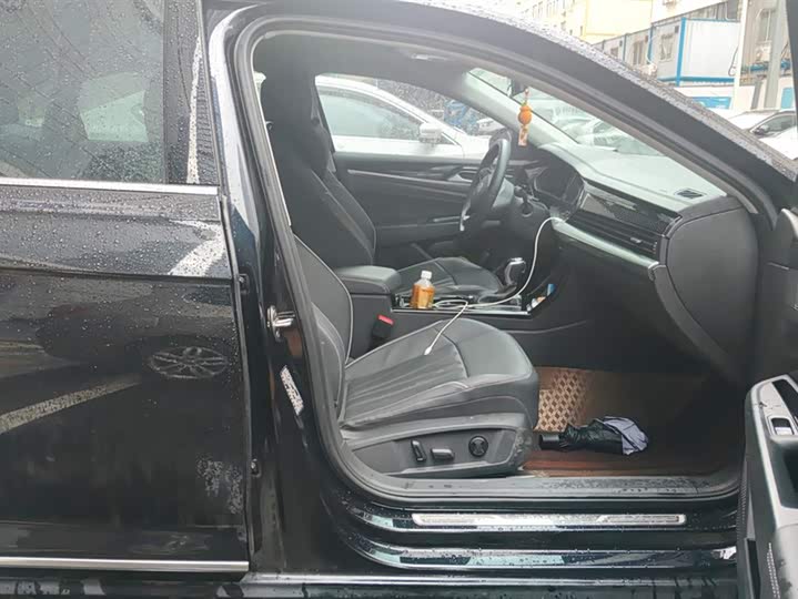 Фото 8 - Volkswagen Passat