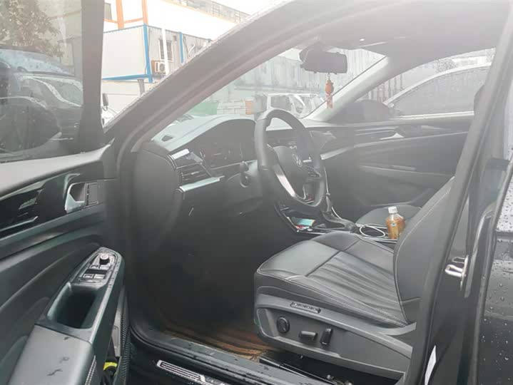 Фото 9 - Volkswagen Passat