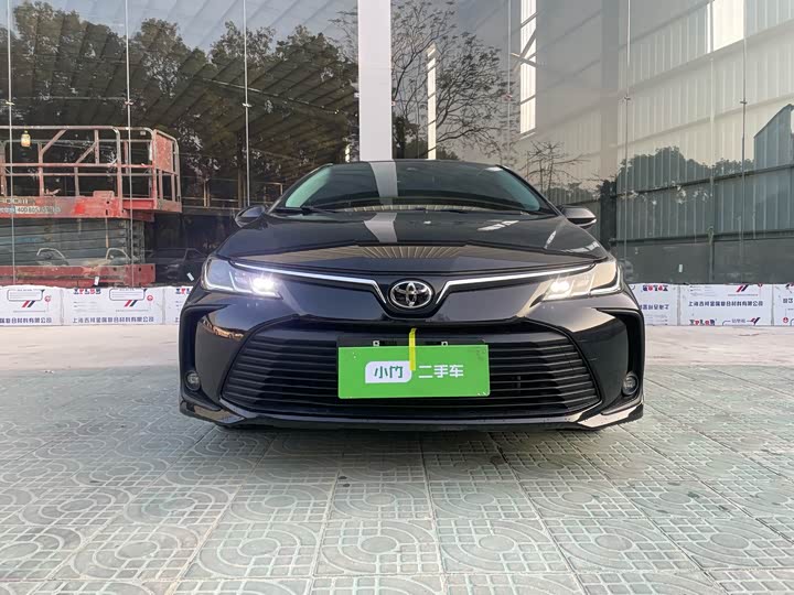 Фото 2 - Toyota Corolla