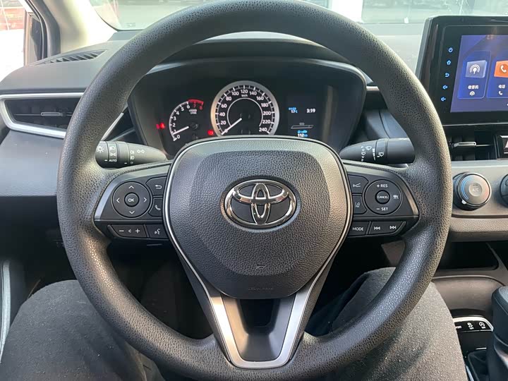 Фото 8 - Toyota Corolla