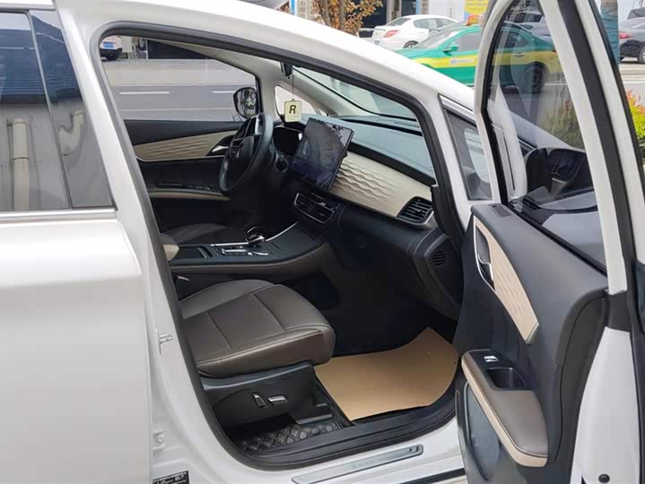 Фото 8 - BYD Song Max Hybrid