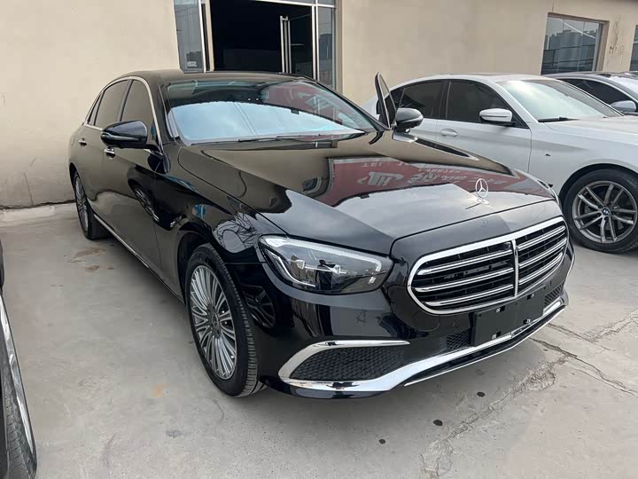 Фото 1 - Mercedes-Benz E-Class