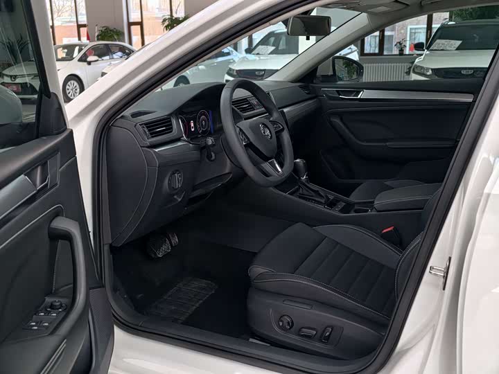 Фото 7 - Skoda Superb