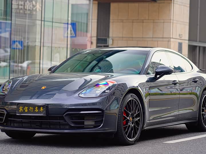 Фото 1 - Porsche Panamera