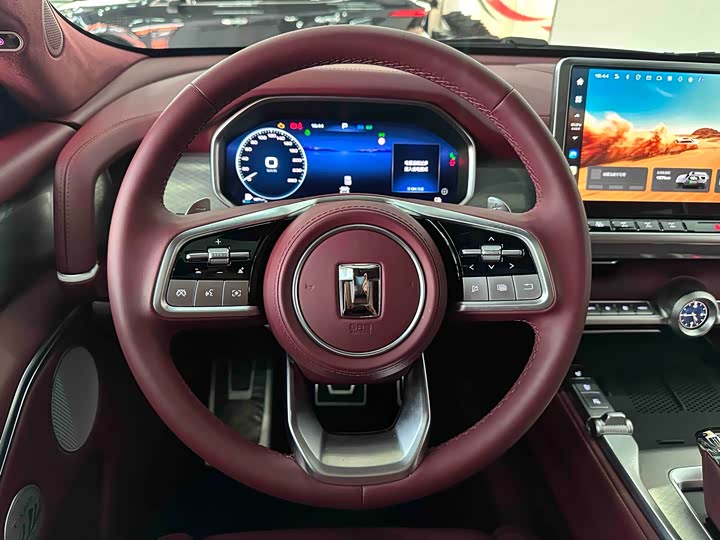 Фото 9 - Tank 700 Hybrid