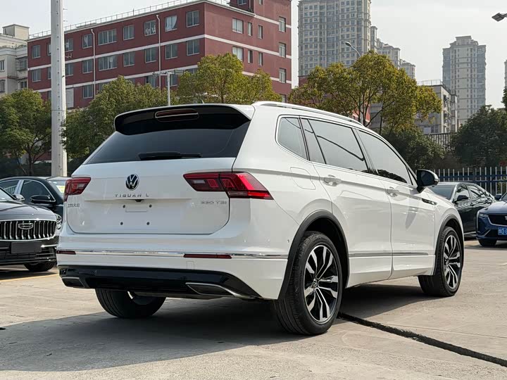 Фото 6 - Volkswagen Tiguan L Pro