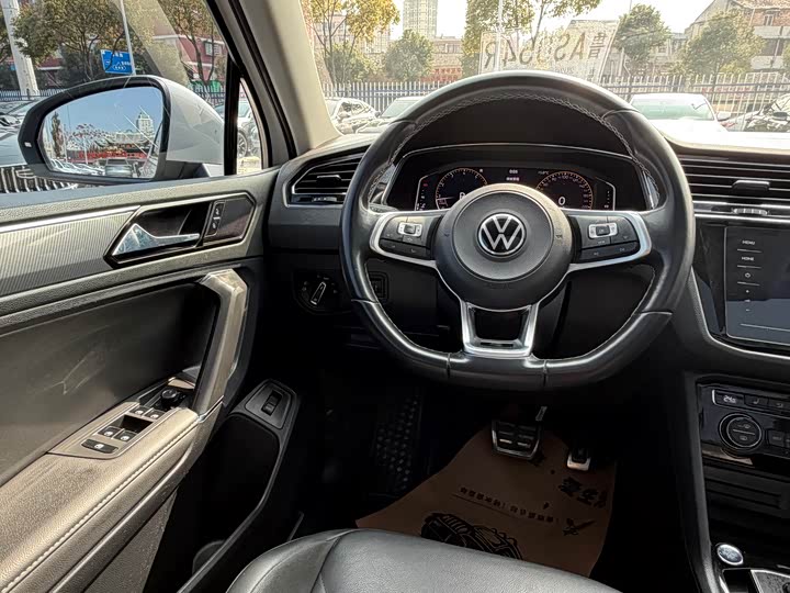 Фото 9 - Volkswagen Tiguan L Pro
