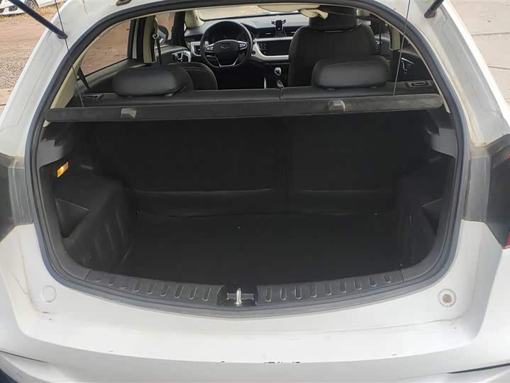 Фото 4 - Geely Vision X3