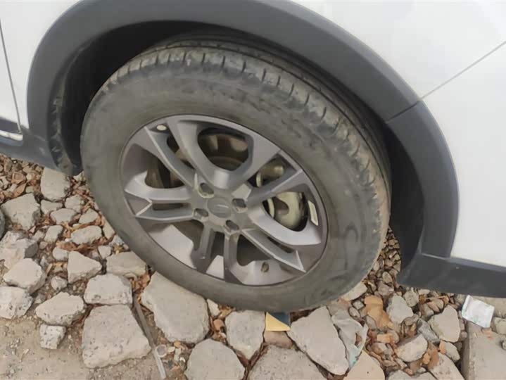 Фото 6 - Geely Vision X3