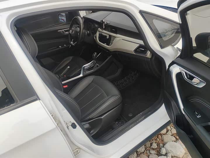 Фото 8 - Geely Vision X3