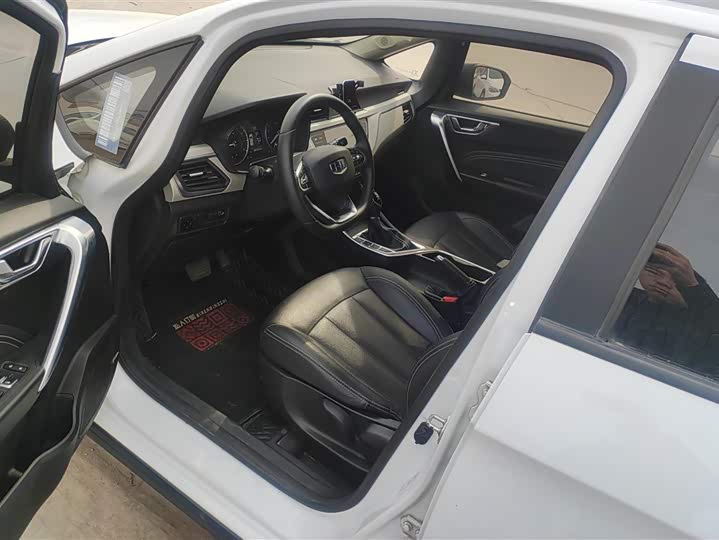 Фото 9 - Geely Vision X3