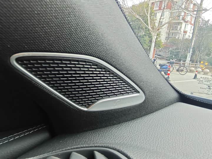 Фото 7 - Mercedes-Benz GLB-Class AMG