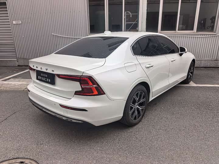 Фото 4 - Volvo S60