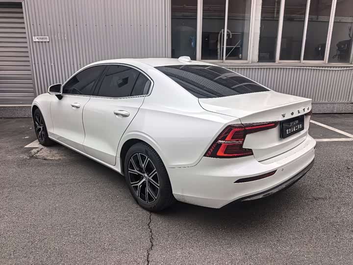 Фото 6 - Volvo S60