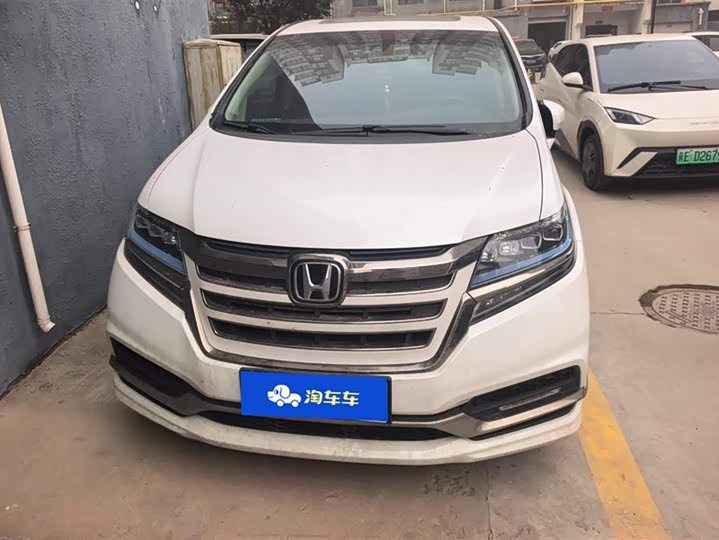 Фото 2 - Honda Elysion