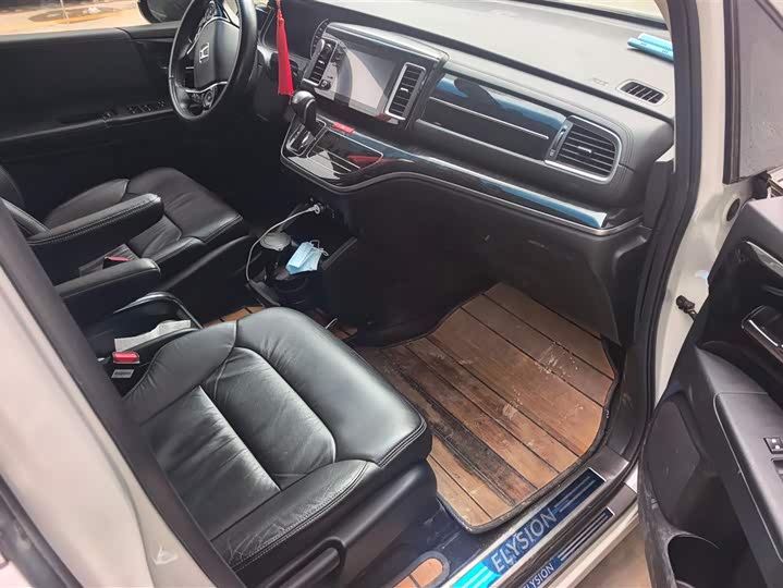 Фото 8 - Honda Elysion