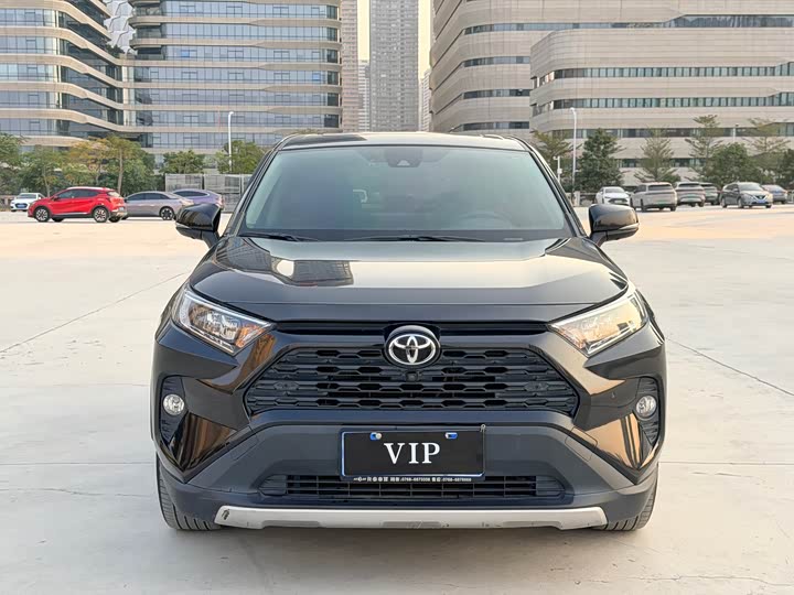 Фото 2 - Toyota RAV4