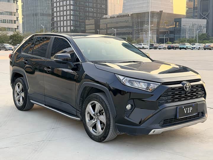 Фото 3 - Toyota RAV4