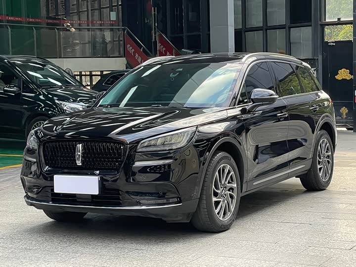 Фото 1 - Lincoln Corsair