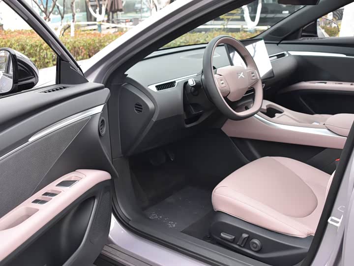 Фото 8 - XPeng Mona M03