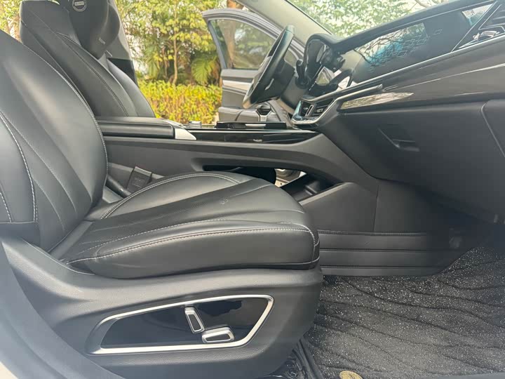 Фото 9 - Geely Emgrand GT