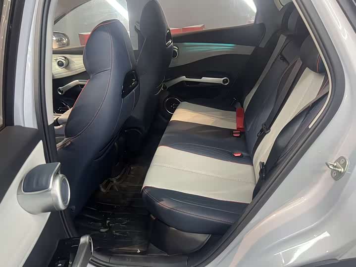 Фото 4 - BYD Yuan Plus