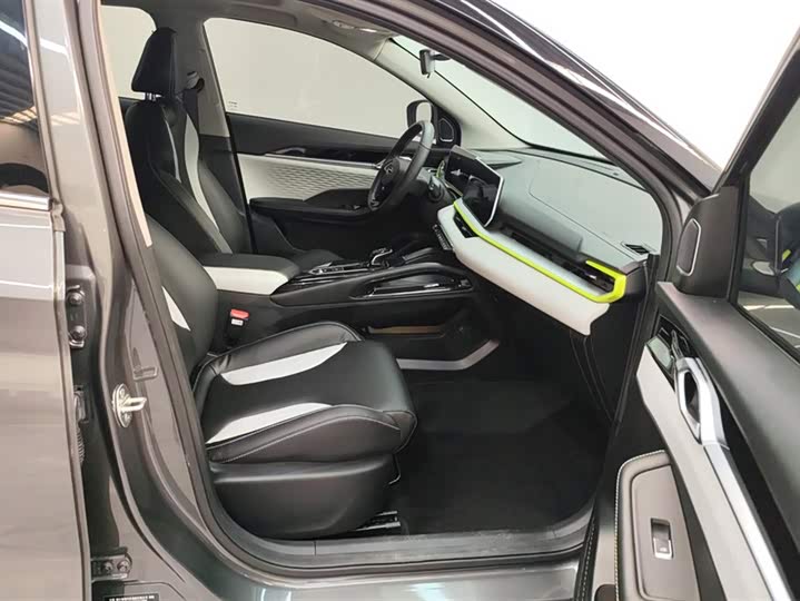 Фото 8 - Geely Coolray