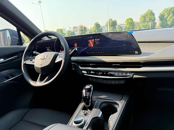 Фото 6 - Cadillac XT4