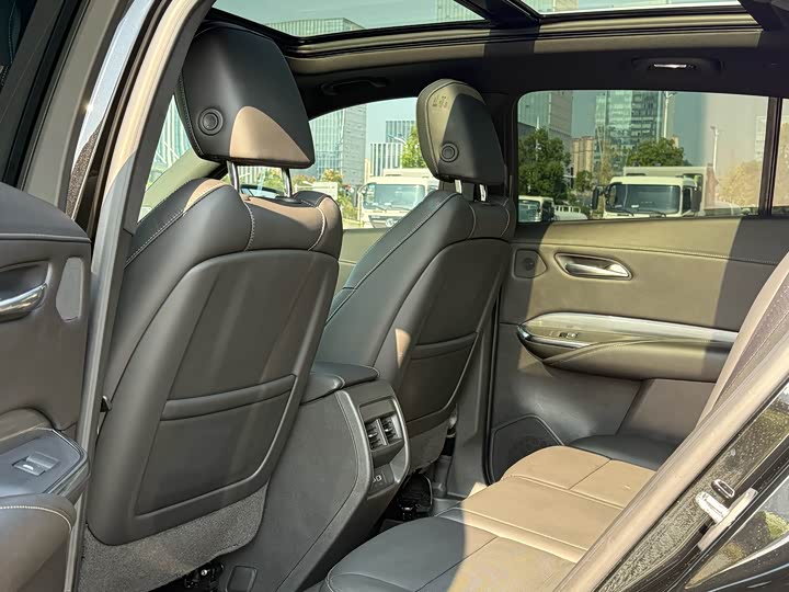 Фото 7 - Cadillac XT4