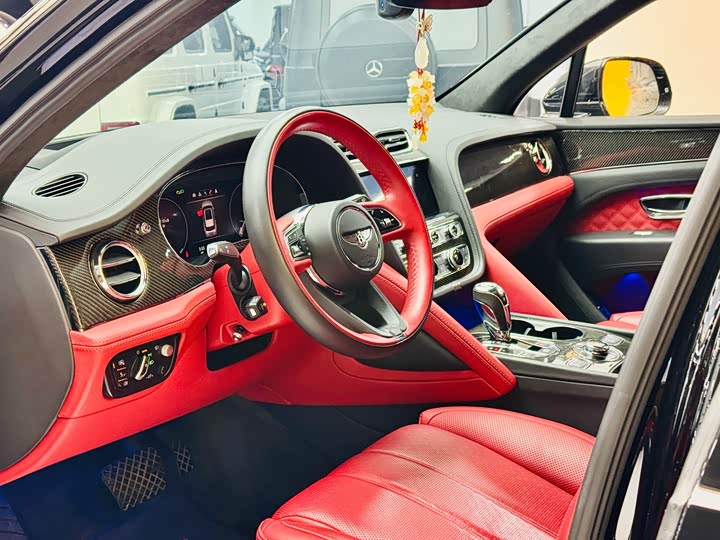 Фото 9 - Bentley Bentayga