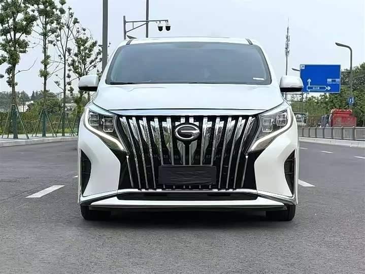 Фото 2 - GAC Trumpchi M8