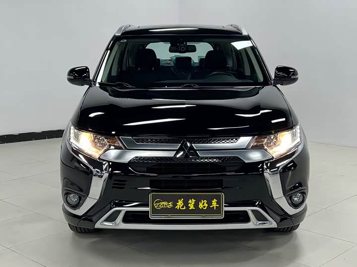 Фото 2 - Mitsubishi Outlander