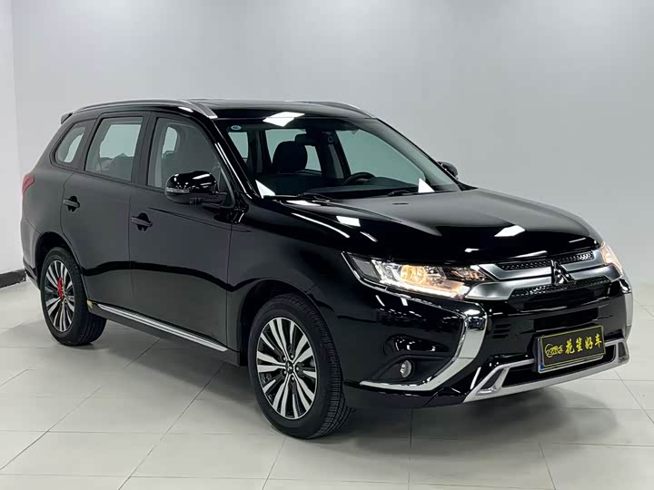 Фото 3 - Mitsubishi Outlander