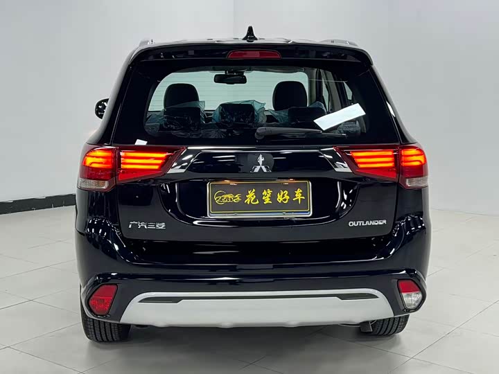 Фото 6 - Mitsubishi Outlander