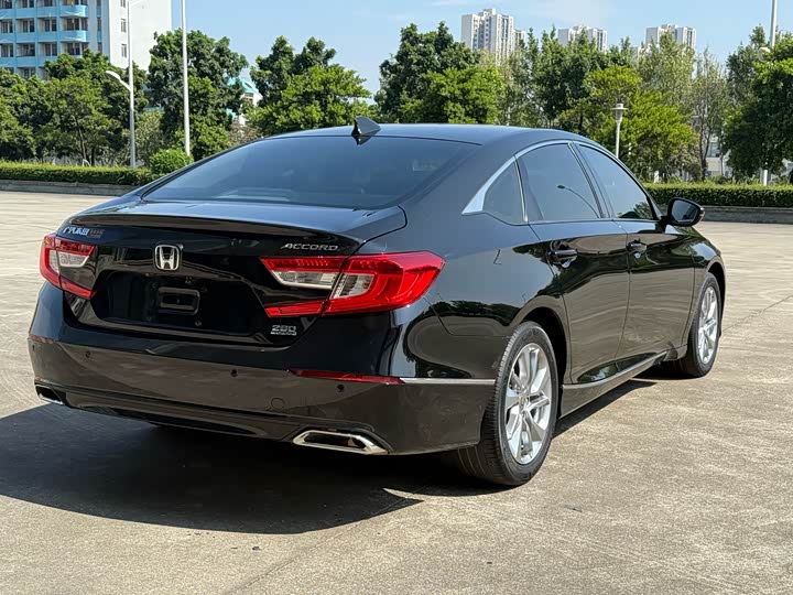 Фото 4 - Honda Accord