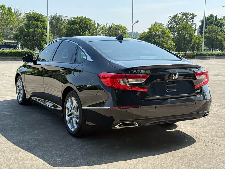 Фото 6 - Honda Accord