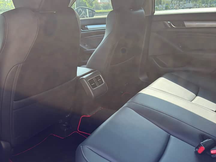 Фото 7 - Honda Accord