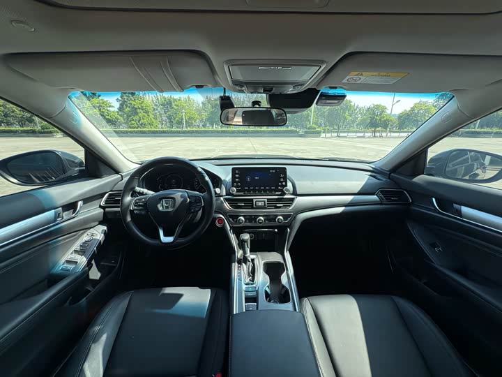 Фото 8 - Honda Accord