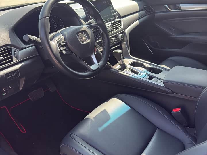 Фото 9 - Honda Accord