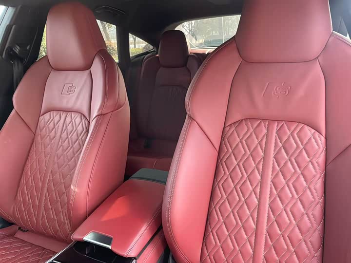 Фото 8 - Audi S7